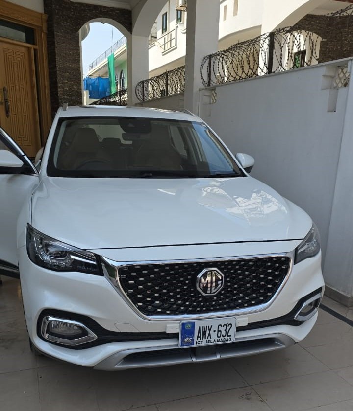 MG HS luxury turbocharged crossover SUV for rent in Islamabad